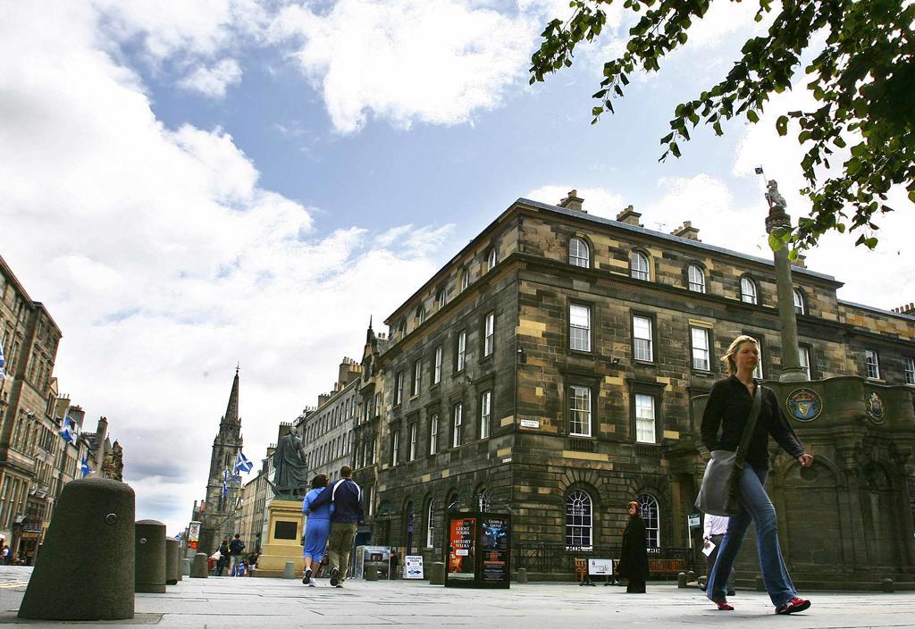 Parliament Sq Lägenhet Edinburg Exteriör bild